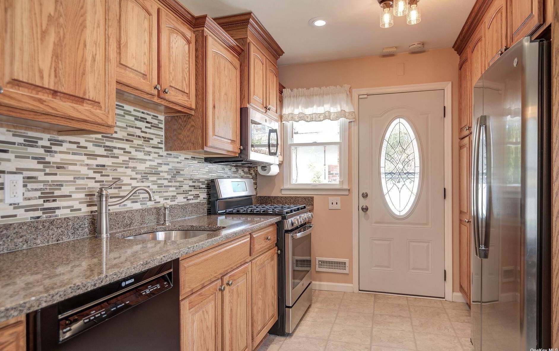 12 Sheldon Pl, Commack NY 11725-3237 exterior