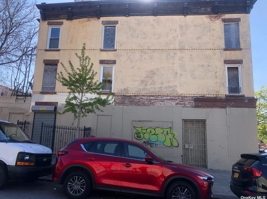 70 Hull St, Brooklyn NY  11233-2617 exterior