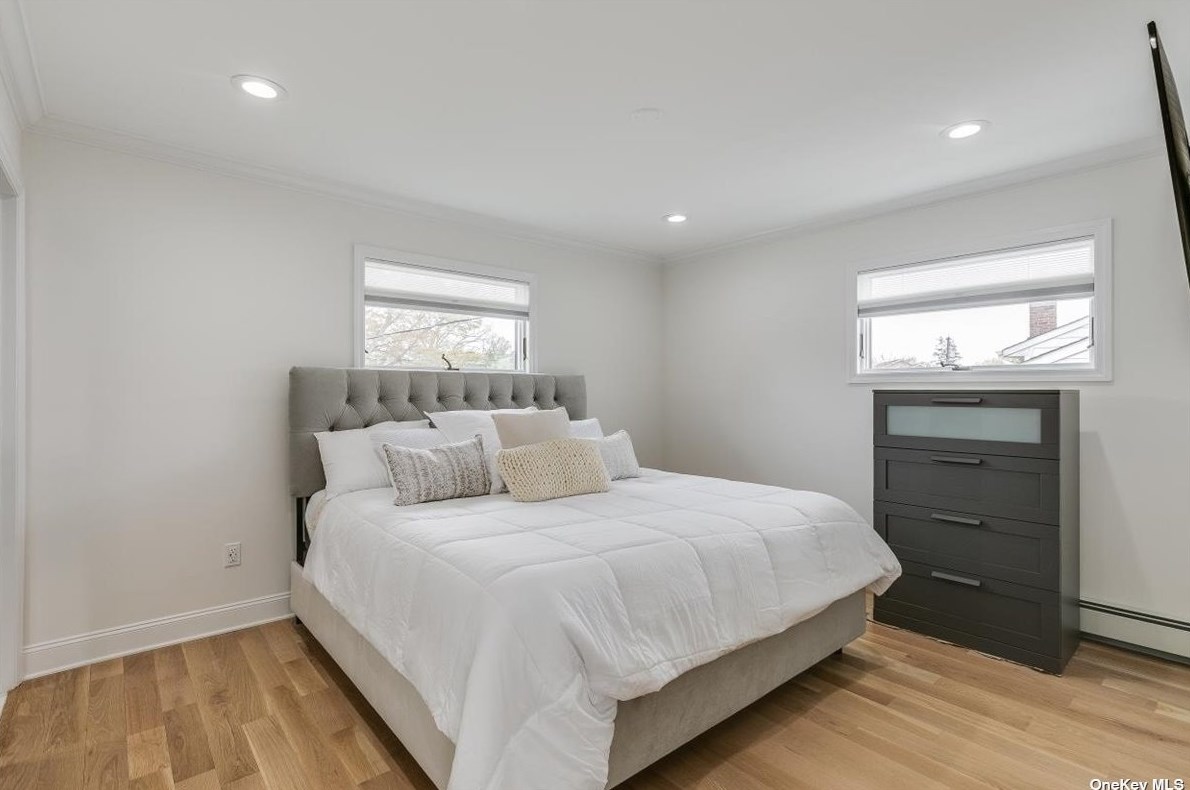 28 Clark St, Hicksville NY  11803-5114 exterior