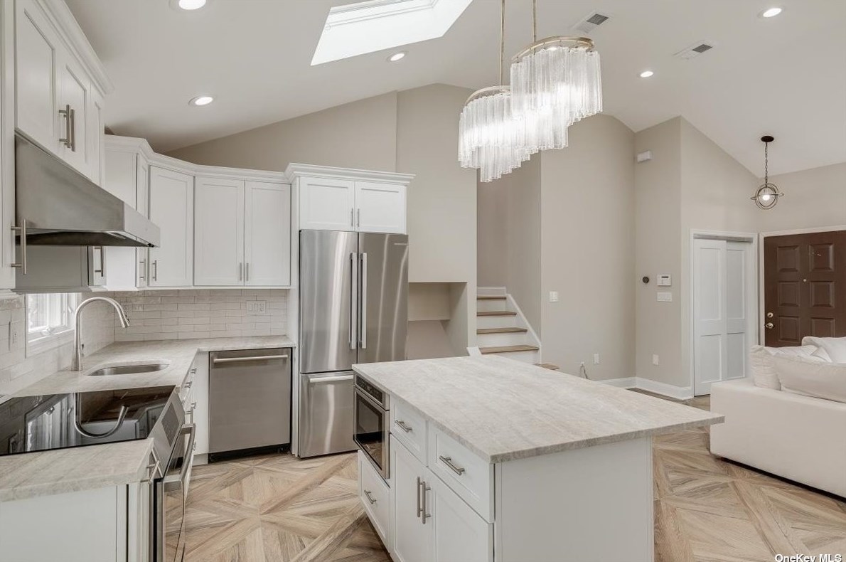 28 Clark St, Hicksville NY  11803-5114 exterior