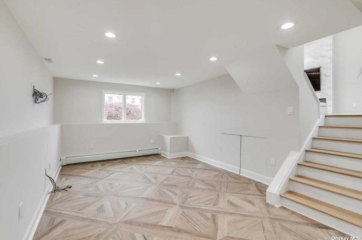 28 Clark St, Hicksville NY  11803-5114 exterior