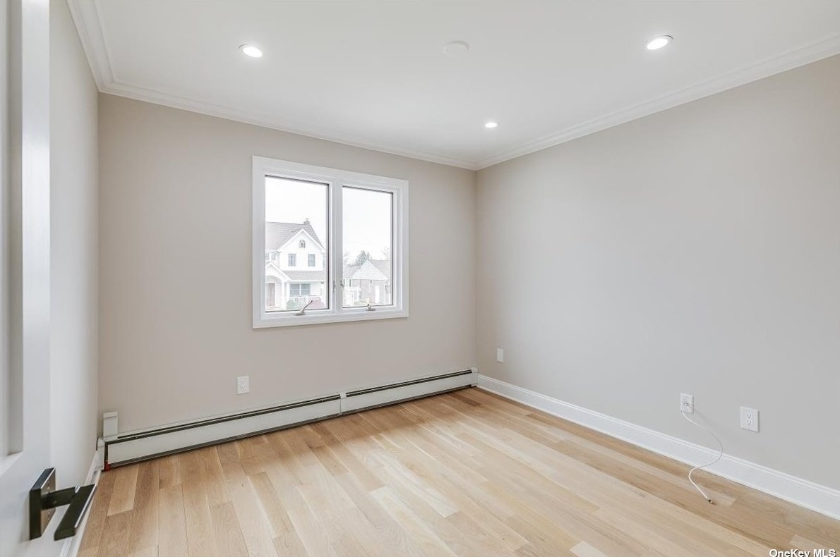 28 Clark St, Hicksville NY  11803-5114 exterior