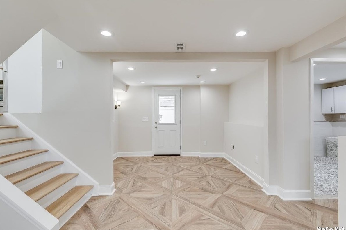 28 Clark St, Hicksville NY  11803-5114 exterior