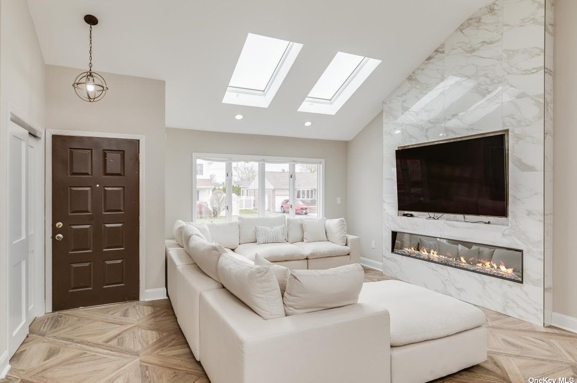 28 Clark St, Hicksville NY  11803-5114 exterior