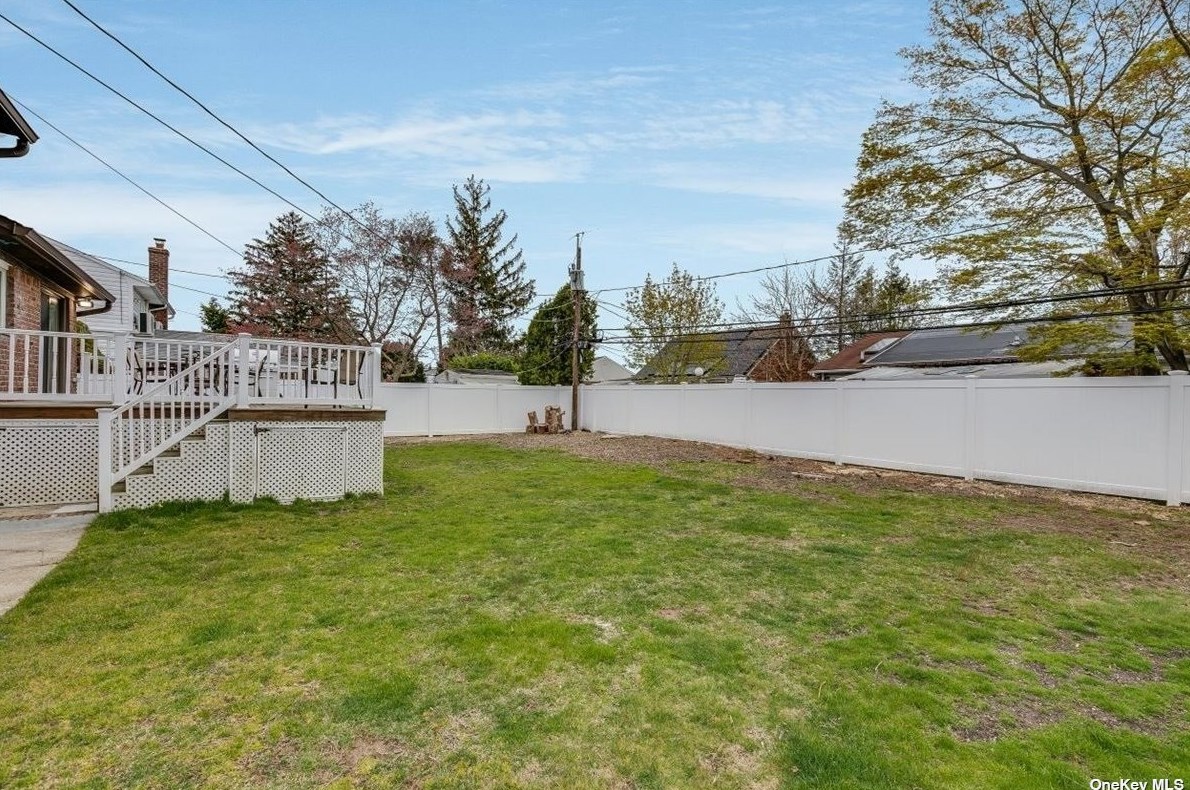 28 Clark St, Hicksville NY  11803-5114 exterior