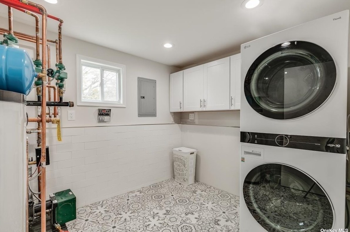 28 Clark St, Hicksville NY  11803-5114 exterior