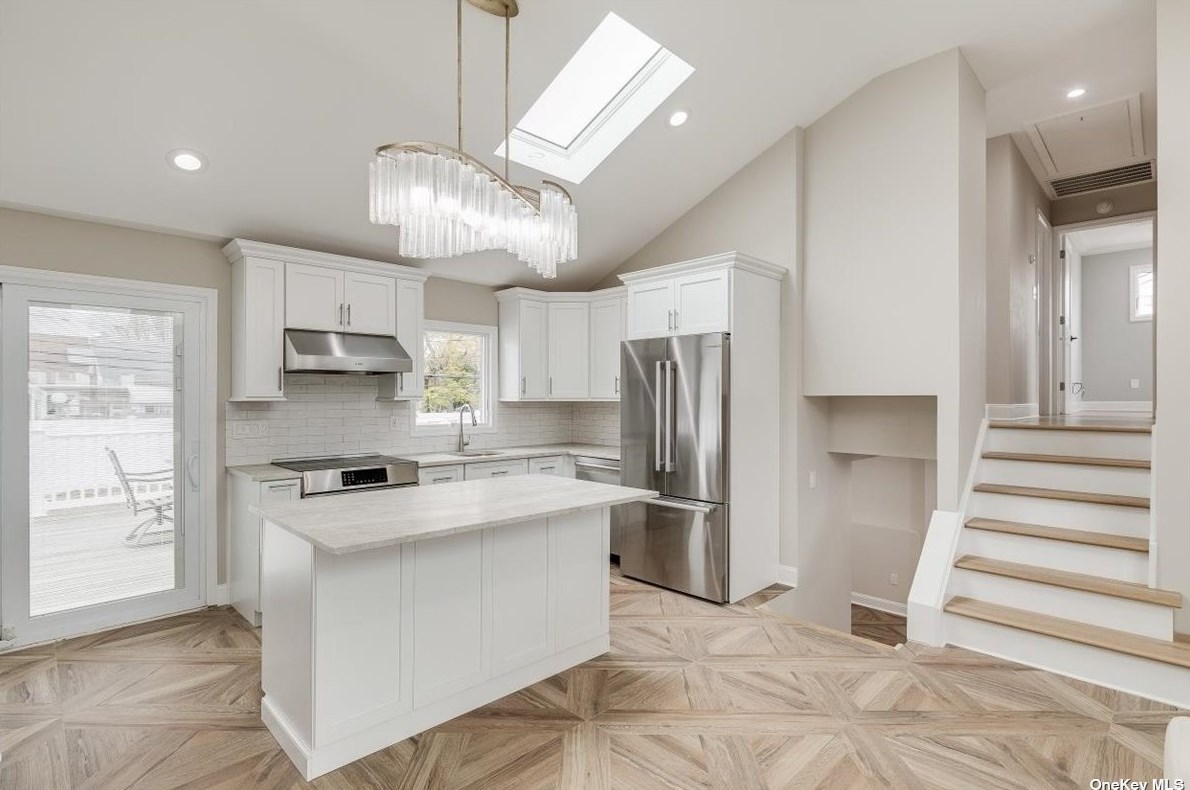 28 Clark St, Hicksville NY  11803-5114 exterior