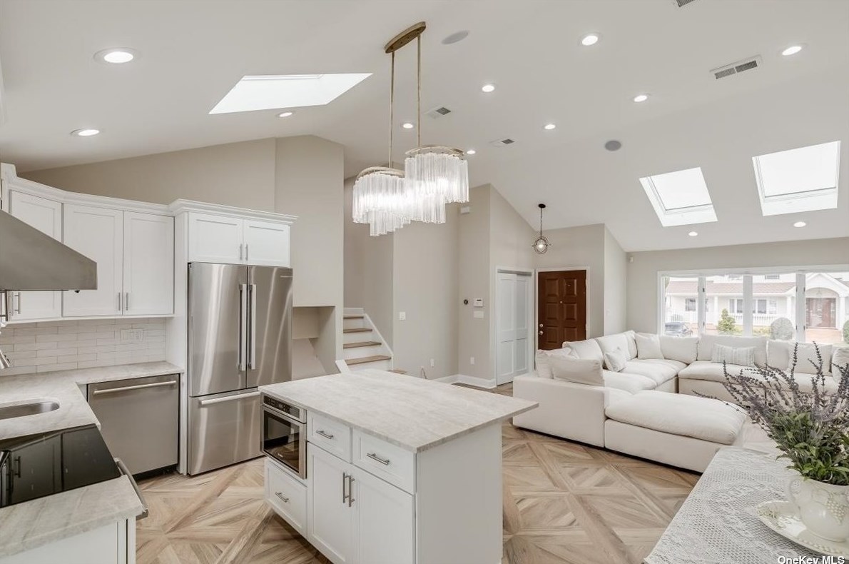 28 Clark St, Hicksville NY  11803-5114 exterior