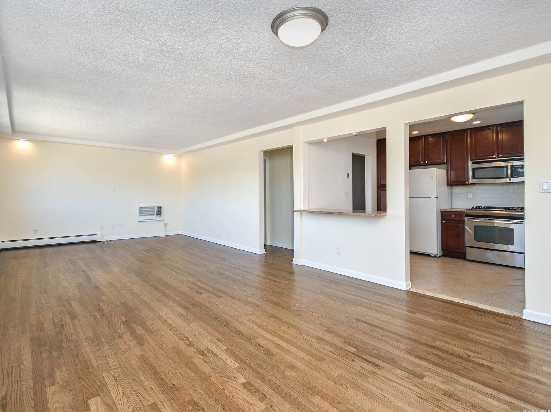 15 Hickory Rd, Port Washington NY  11050-1503 exterior