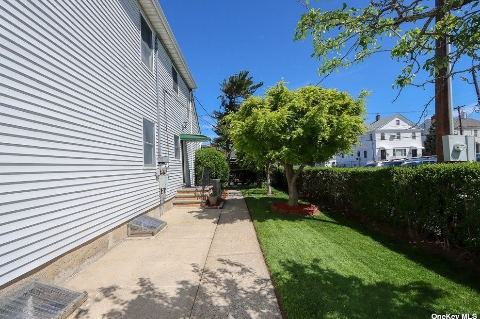 14 2nd St, Glen Cove NY  11542-3824 exterior
