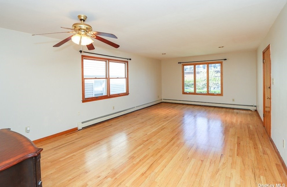 14 2nd St, Glen Cove NY  11542-3824 exterior