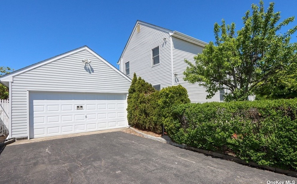 14 2nd St, Glen Cove NY  11542-3824 exterior