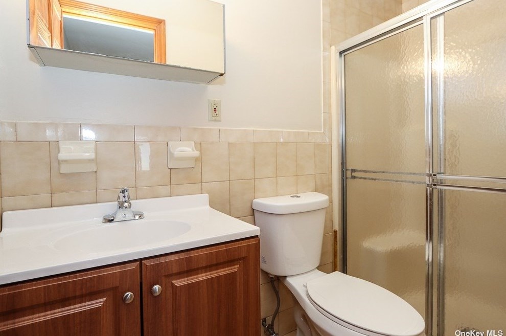 14 2nd St, Glen Cove NY  11542-3824 exterior