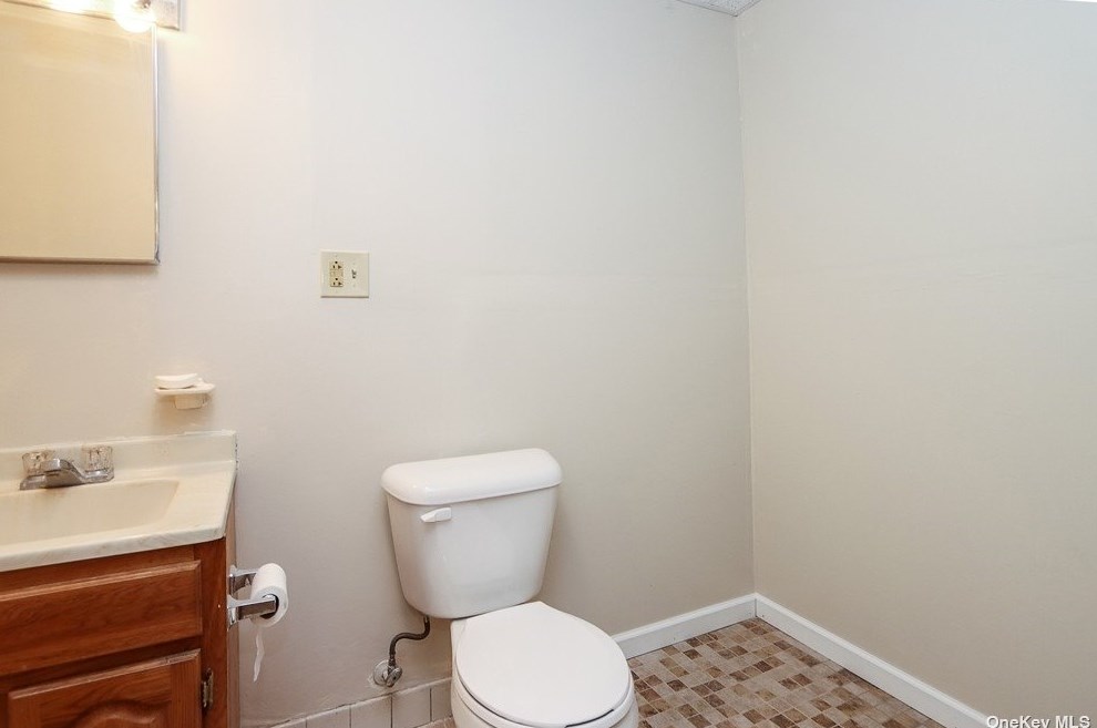 14 2nd St, Glen Cove NY  11542-3824 exterior