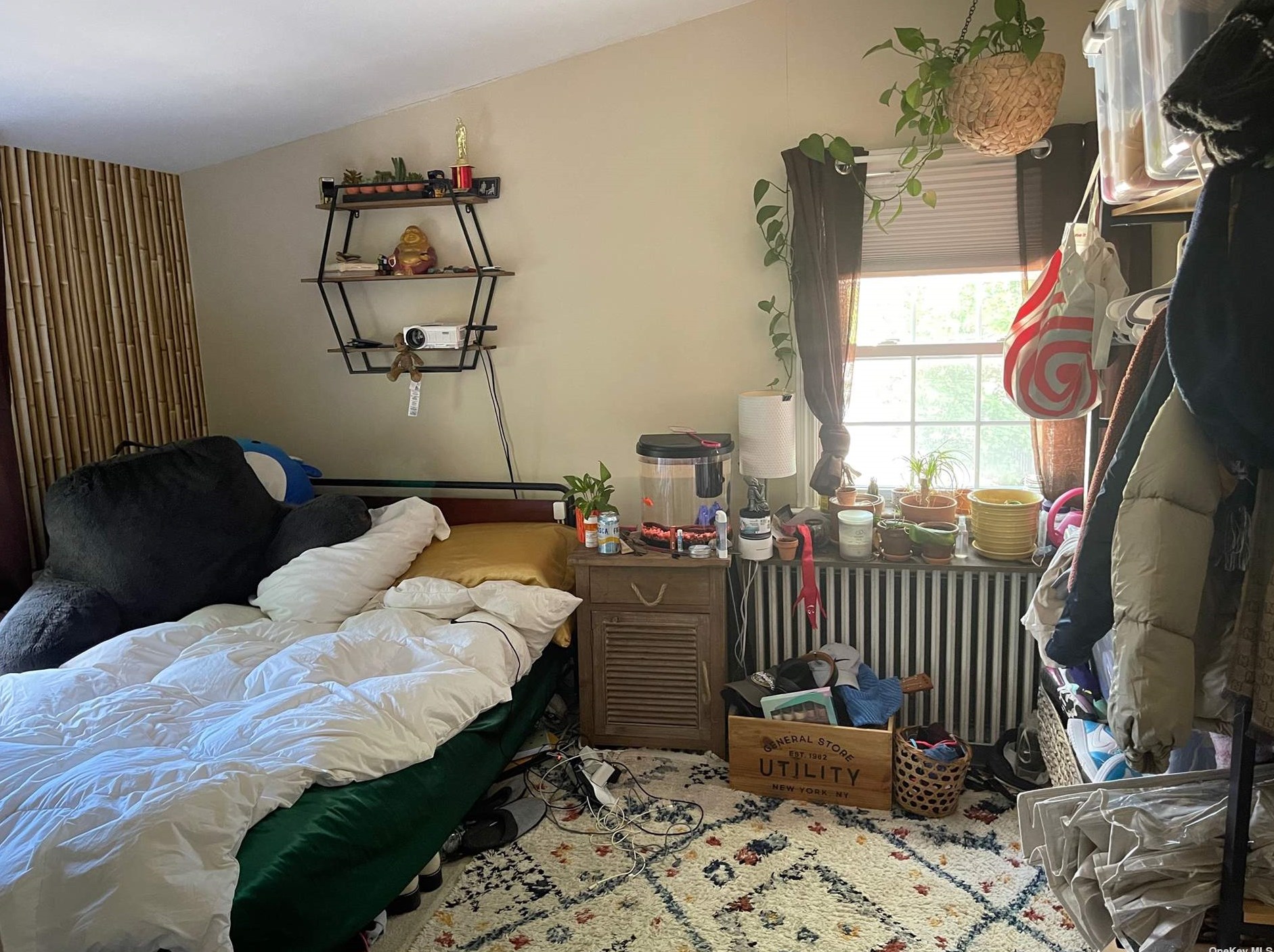 660 Hicksville Rd, East Massapequa NY  11758-1222 exterior