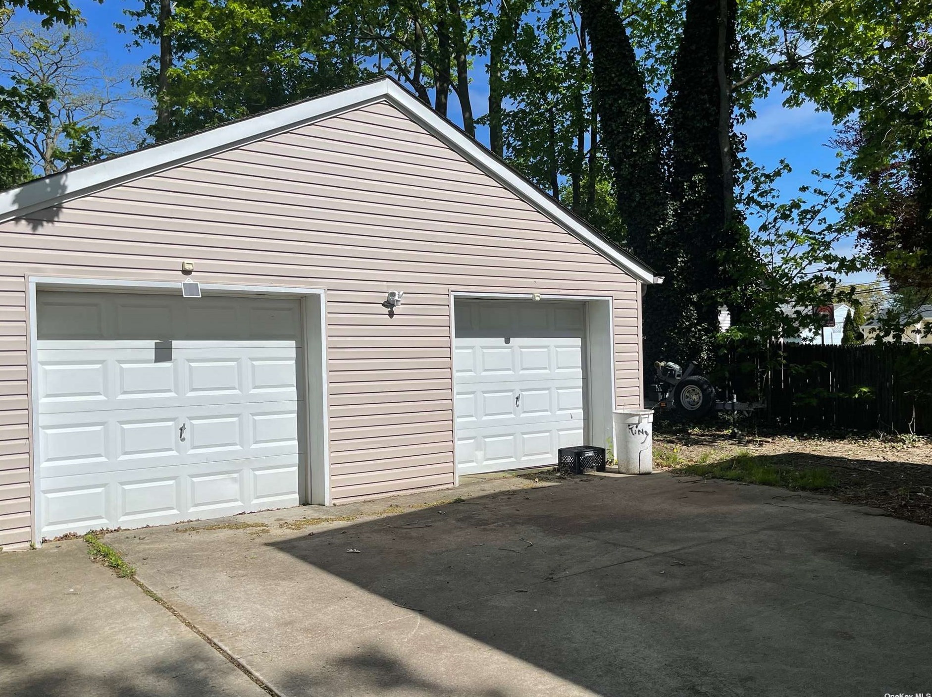 660 Hicksville Rd, East Massapequa NY  11758-1222 exterior