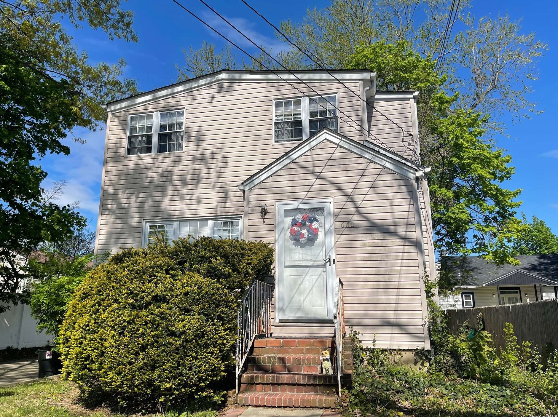 660 Hicksville Rd, East Massapequa NY  11758-1244 exterior