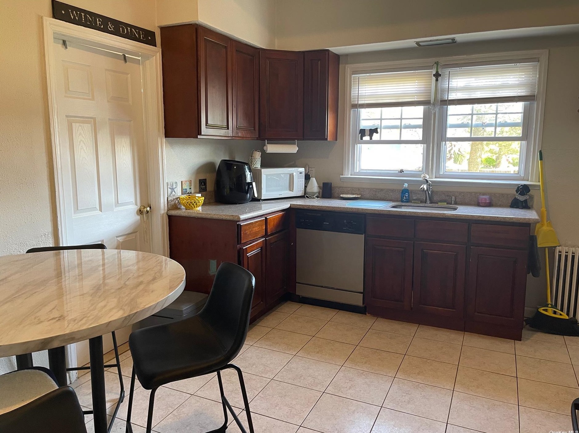 660 Hicksville Rd, East Massapequa NY  11758-1222 exterior