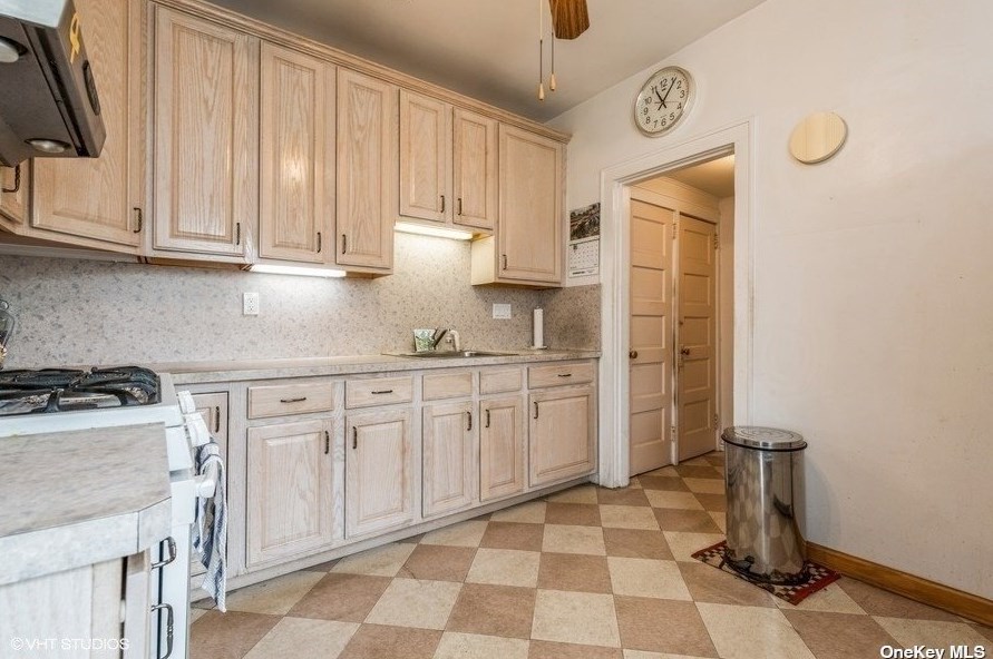 2290 Edna Ct, North Baldwin NY  11510-3105 exterior