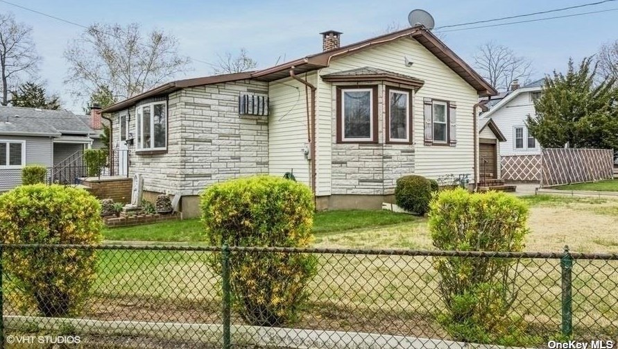 2290 Edna Ct, North Baldwin NY  11510-3105 exterior