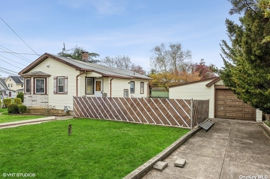 2290 Edna Ct, North Baldwin NY  11510-3105 exterior