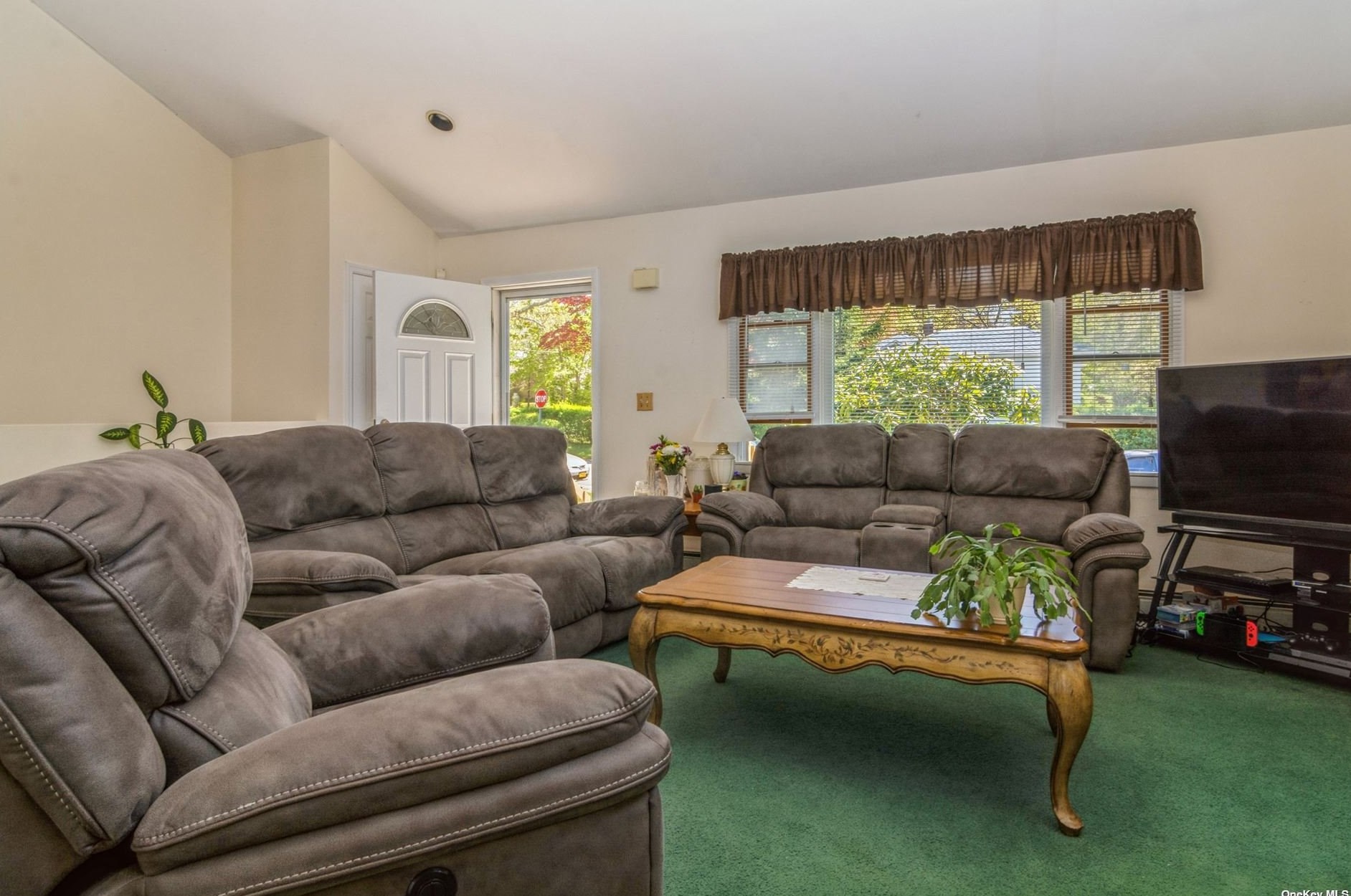 31 Naiad Rd, Rocky Point NY  11778-9678 exterior