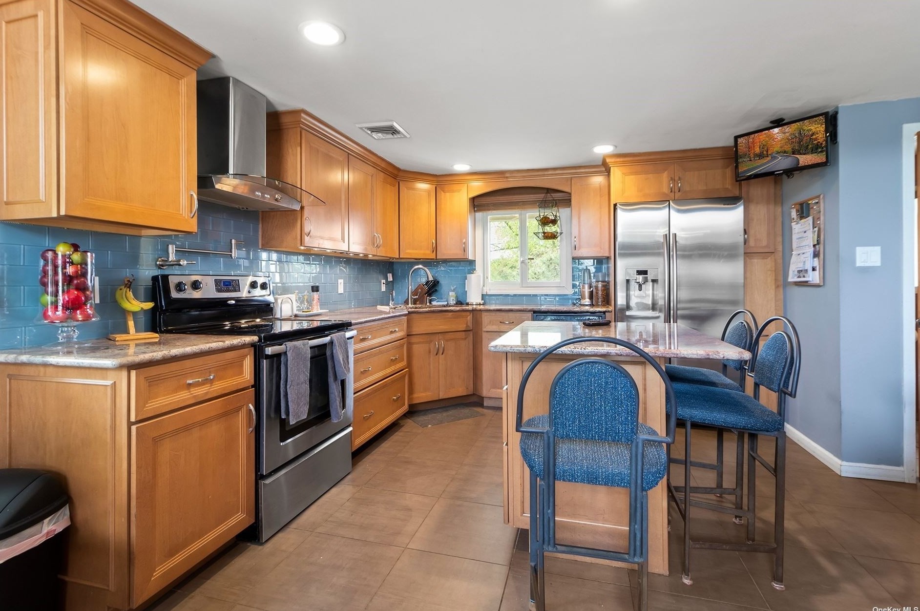 15 Bayview St, East Massapequa NY  11758-7602 exterior