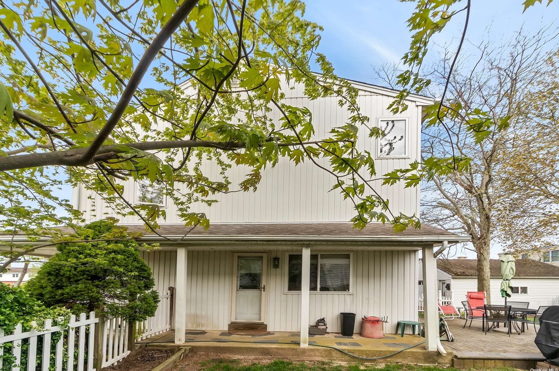 15 Bayview St, East Massapequa NY  11758-7602 exterior