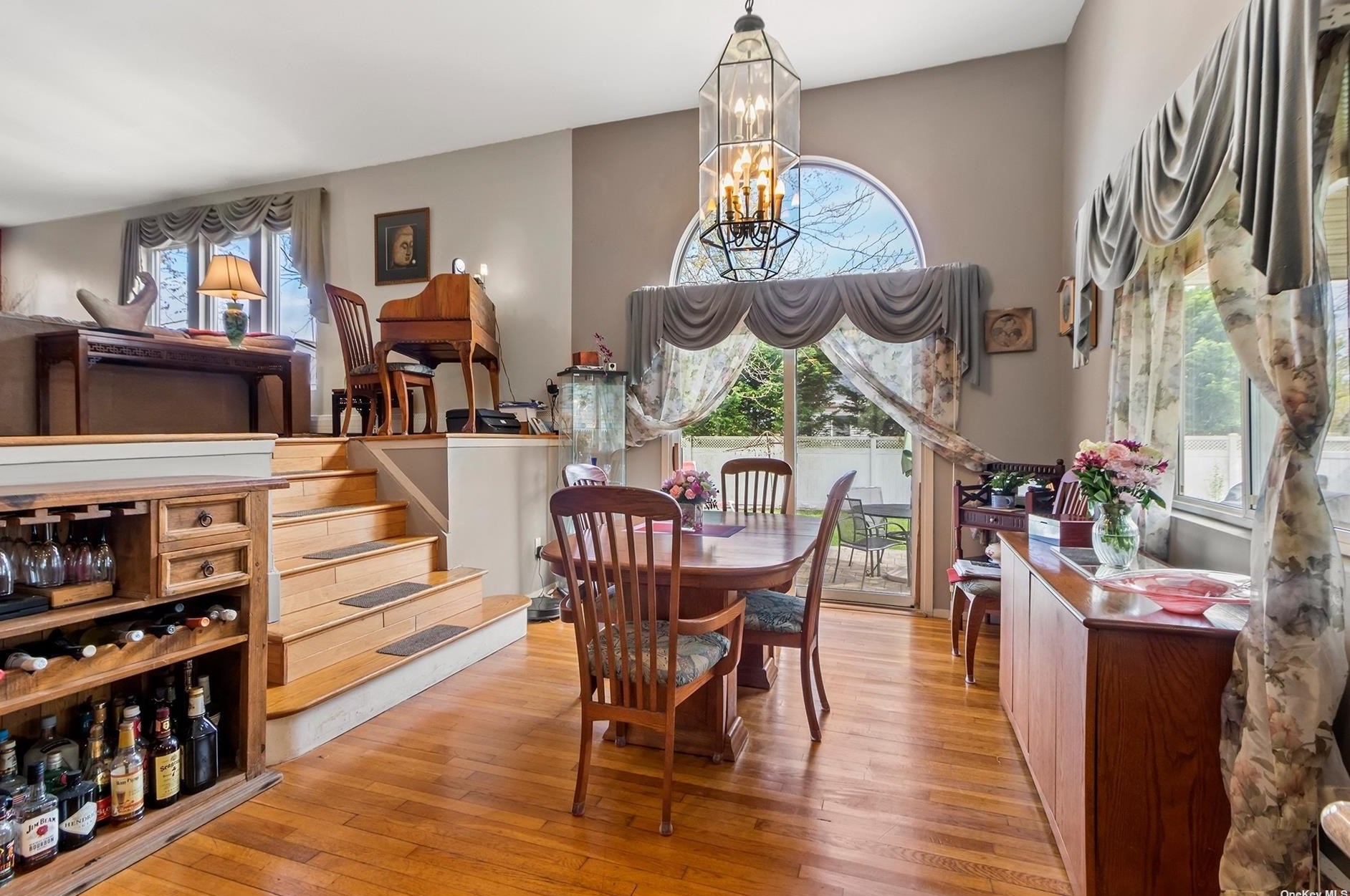 15 Bayview St, East Massapequa NY  11758-7602 exterior