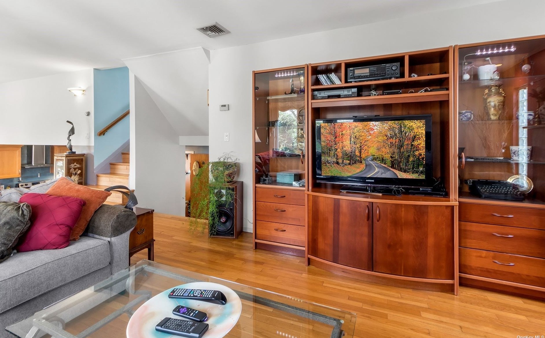 15 Bayview St, East Massapequa NY  11758-7602 exterior