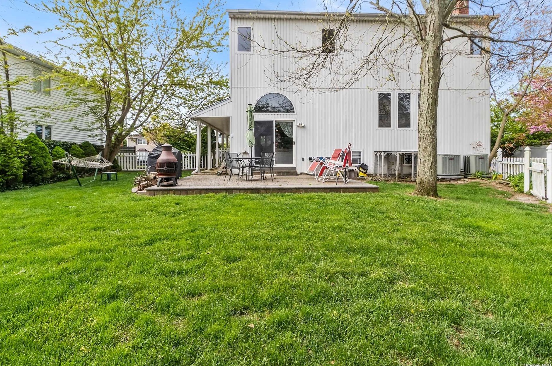 15 Bayview St, East Massapequa NY  11758-7602 exterior