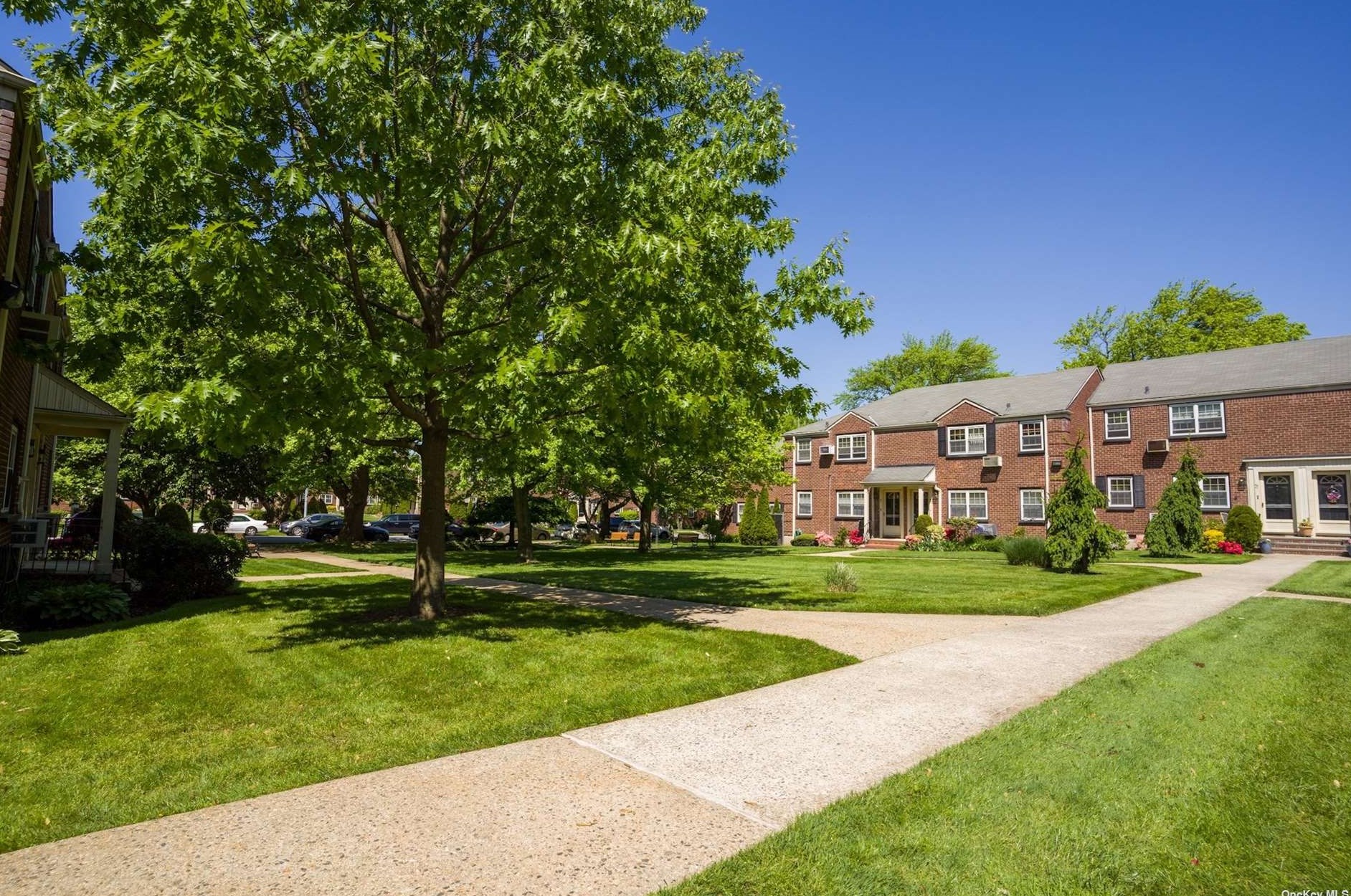 69-39 213th St, Flushing NY 11364-2532 exterior