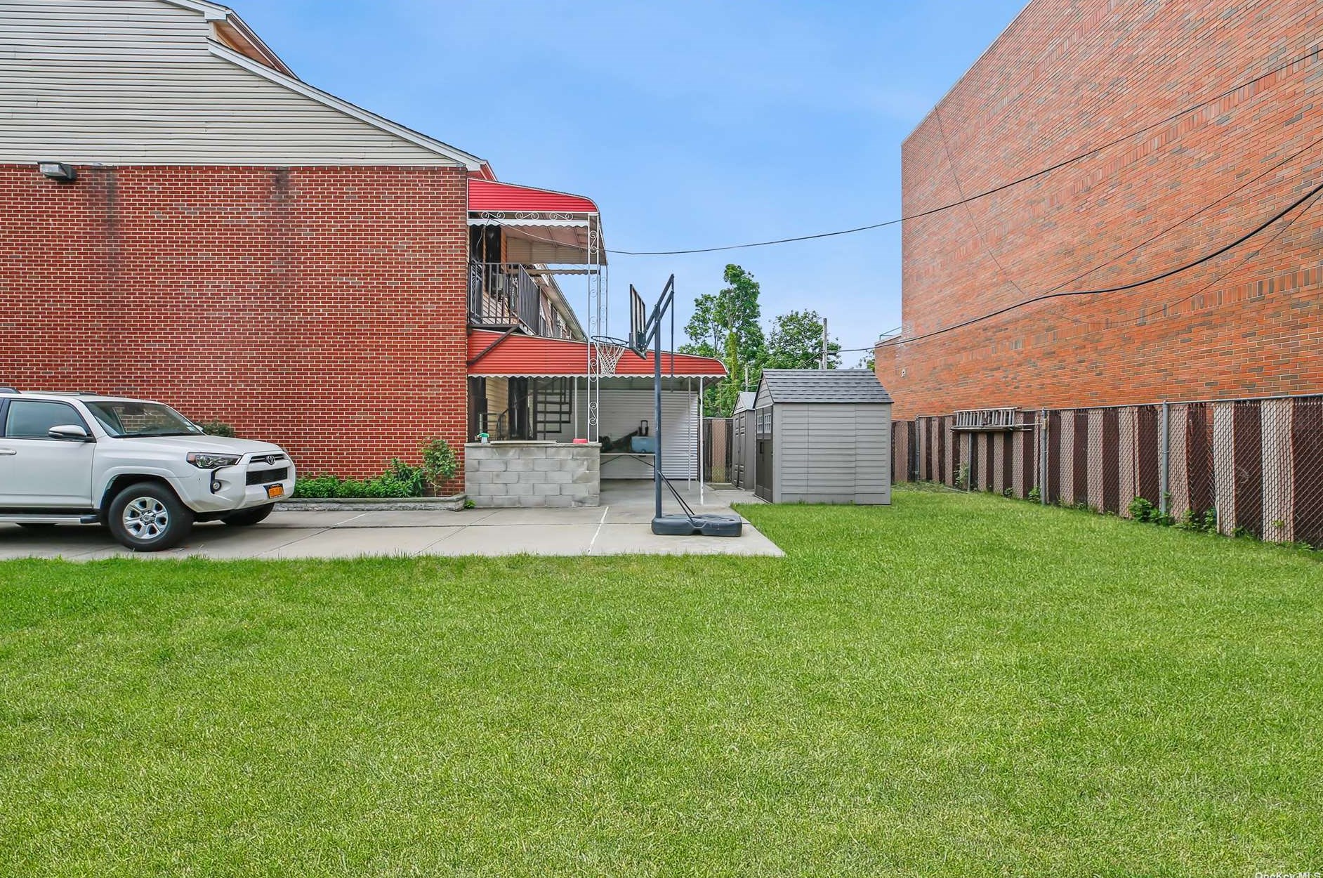 188 Berriman St, Brooklyn NY 11208-2318 exterior