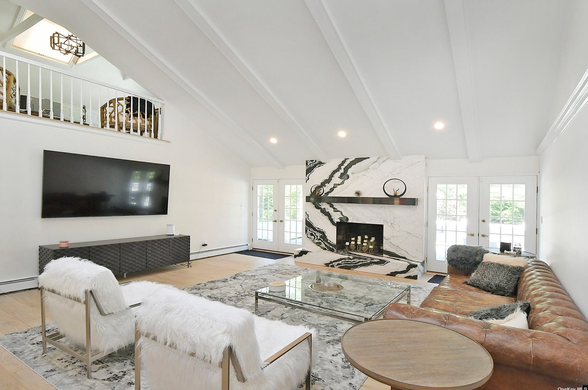 310 Annandale Dr, Syosset NY  11791-1001 exterior