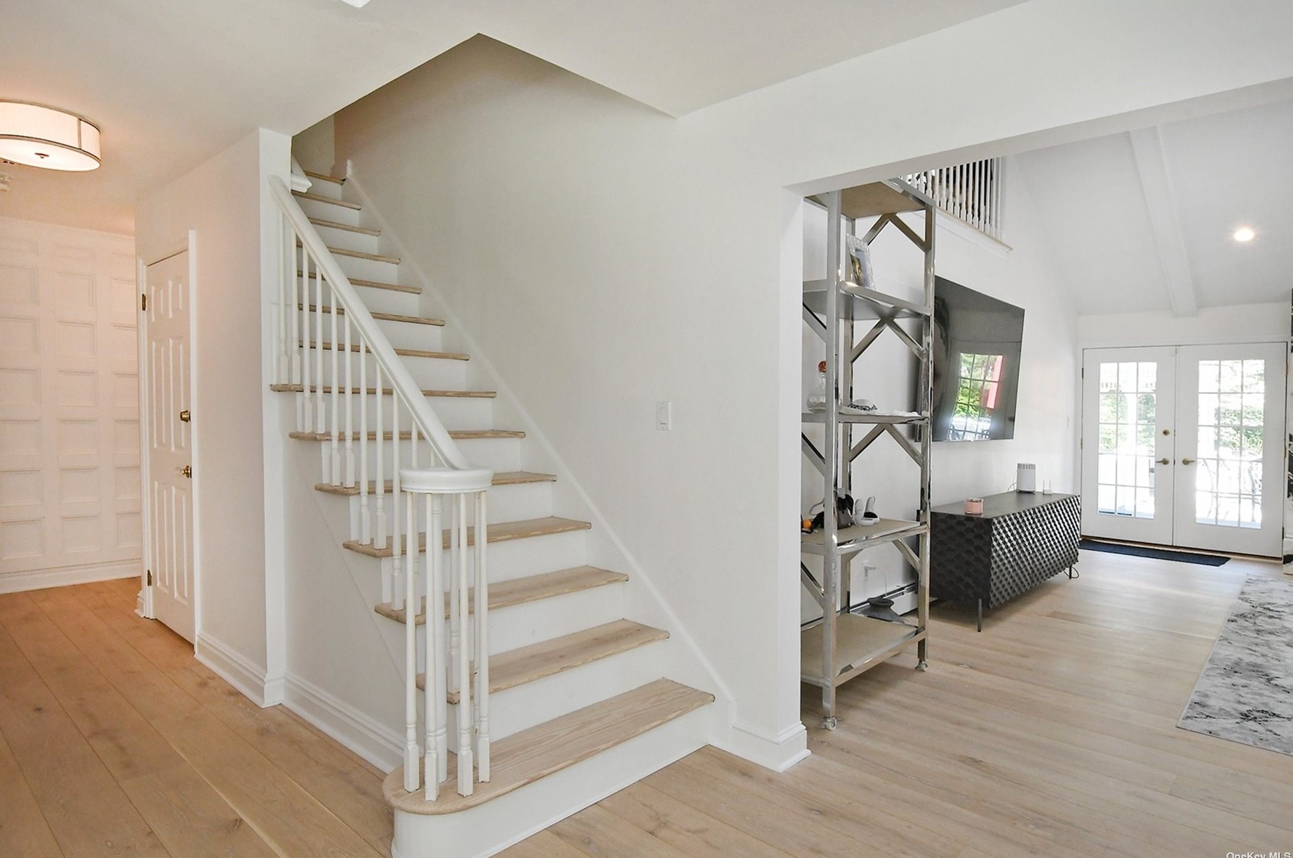 310 Annandale Dr, Syosset NY  11791-1001 exterior