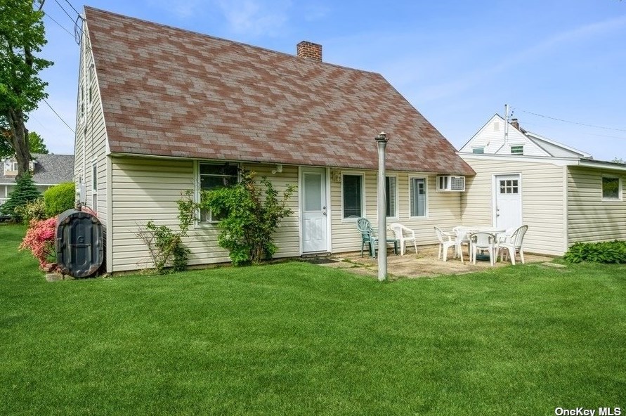 6 Thrush Ln, Plainedge NY  11756-3211 exterior