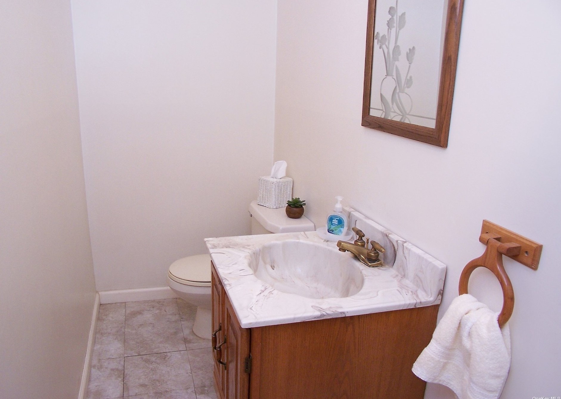 1947 Louis Kossuth Ave, Hauppauge NY 11779-6423 exterior