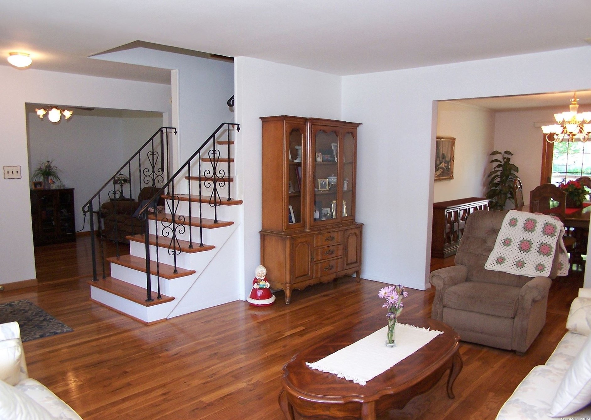 1947 Louis Kossuth Ave, Hauppauge NY 11779-6423 exterior