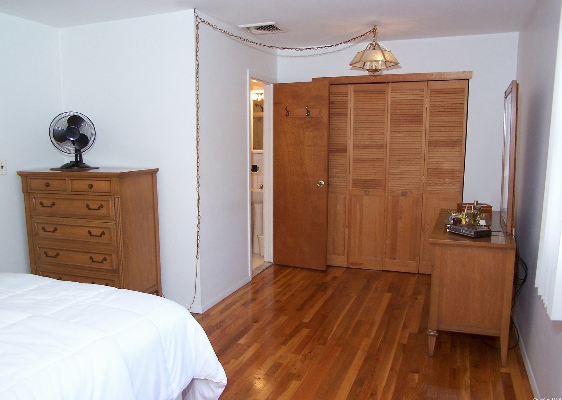 1947 Louis Kossuth Ave, Hauppauge NY 11779-6423 exterior