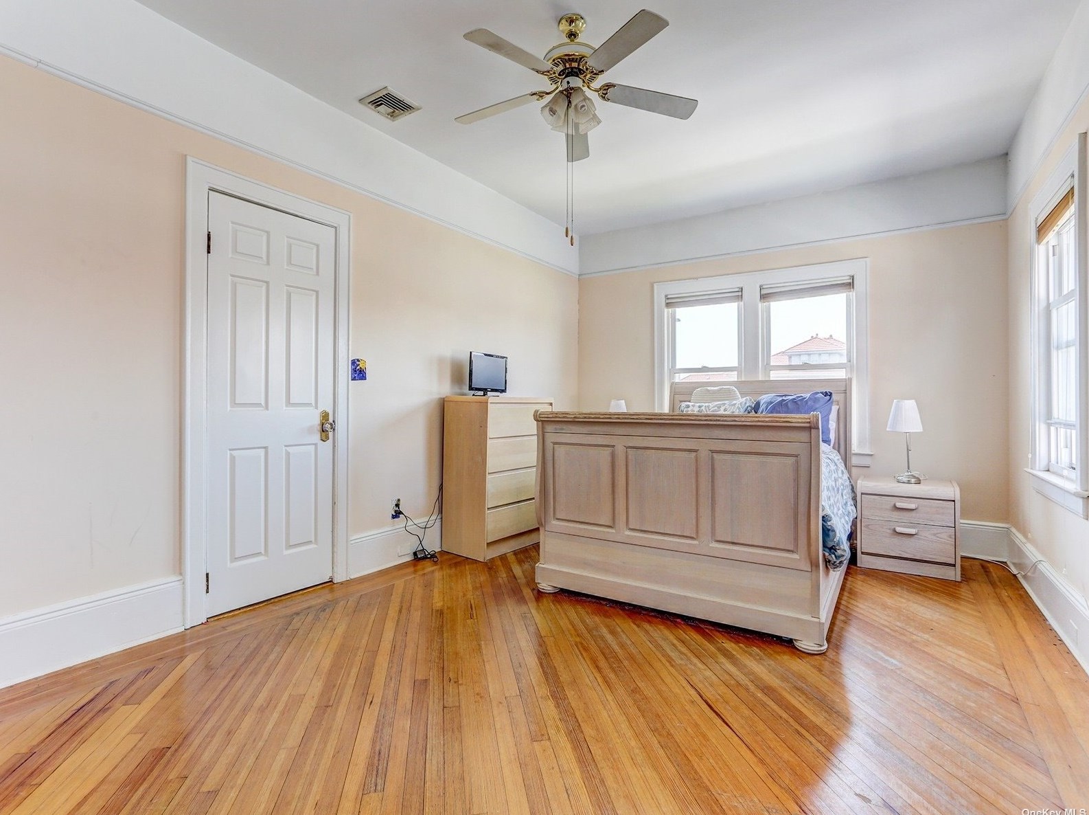 264 National Blvd, East Atlantic Beach NY  11561-3323 exterior