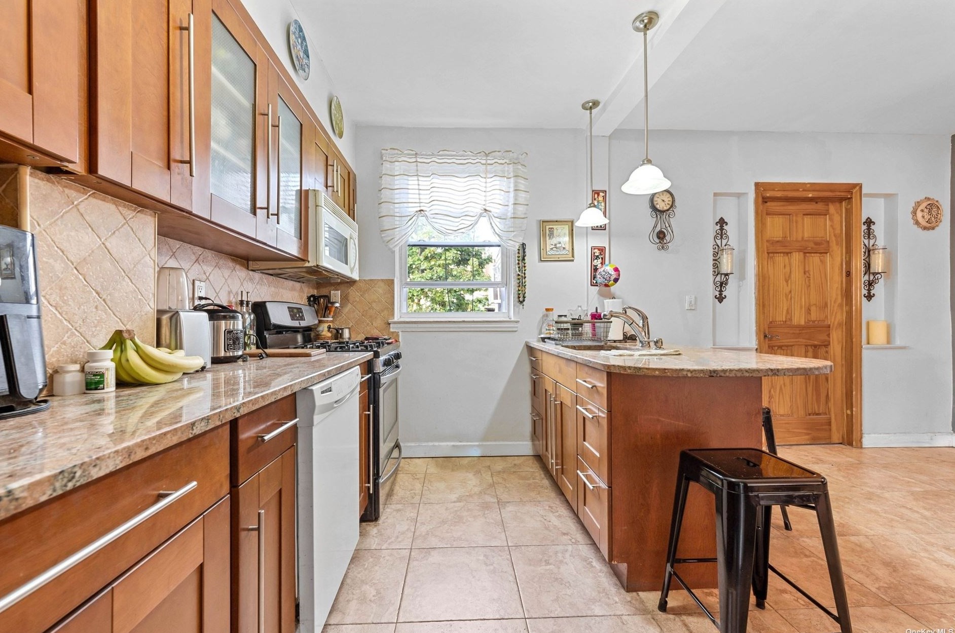 61-59 77 Pl, Flushing NY exterior