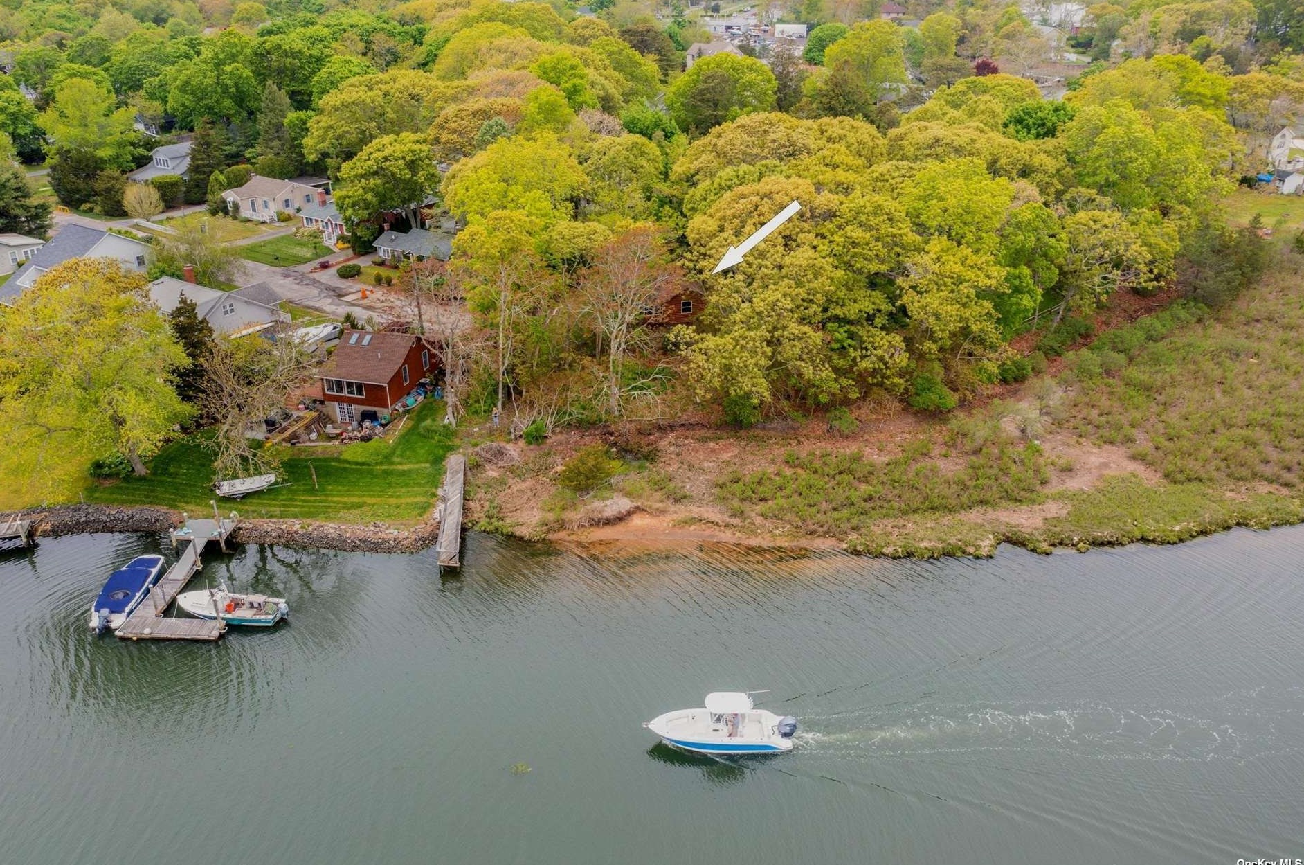 10 Riley Ave, Mattituck NY  11952-1859 exterior