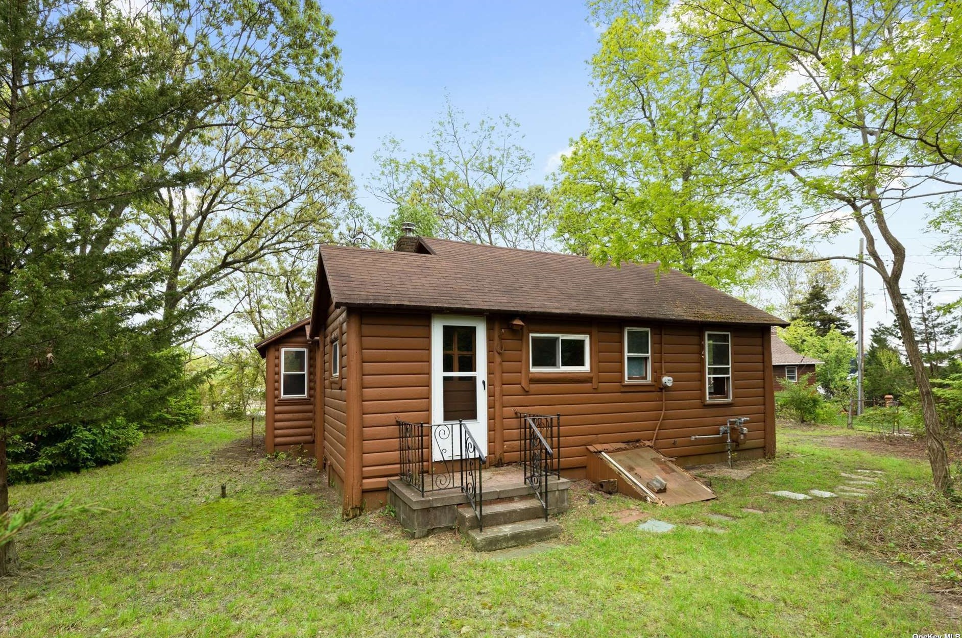 10 Riley Ave, Mattituck NY  11952-1859 exterior