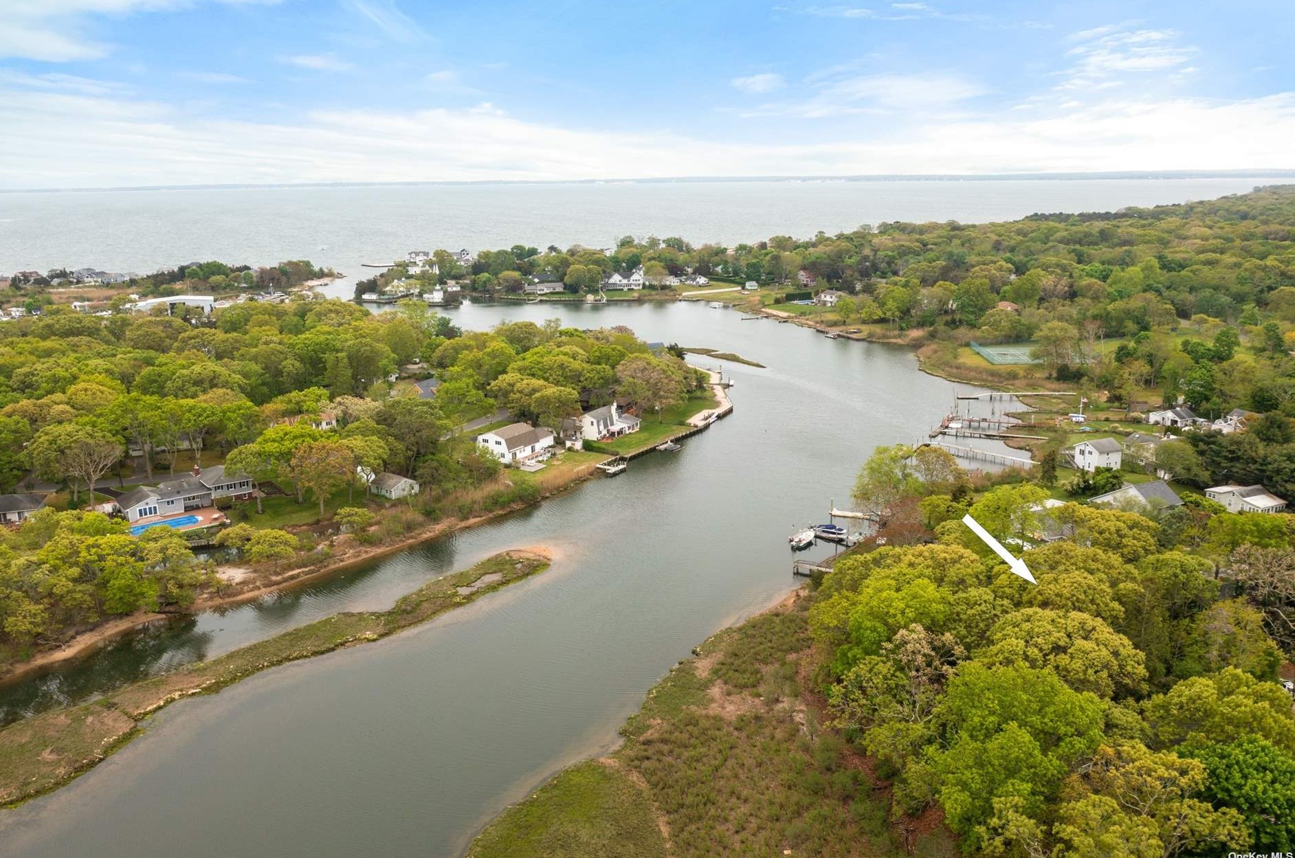 10 Riley Ave, Mattituck NY  11952-1859 exterior