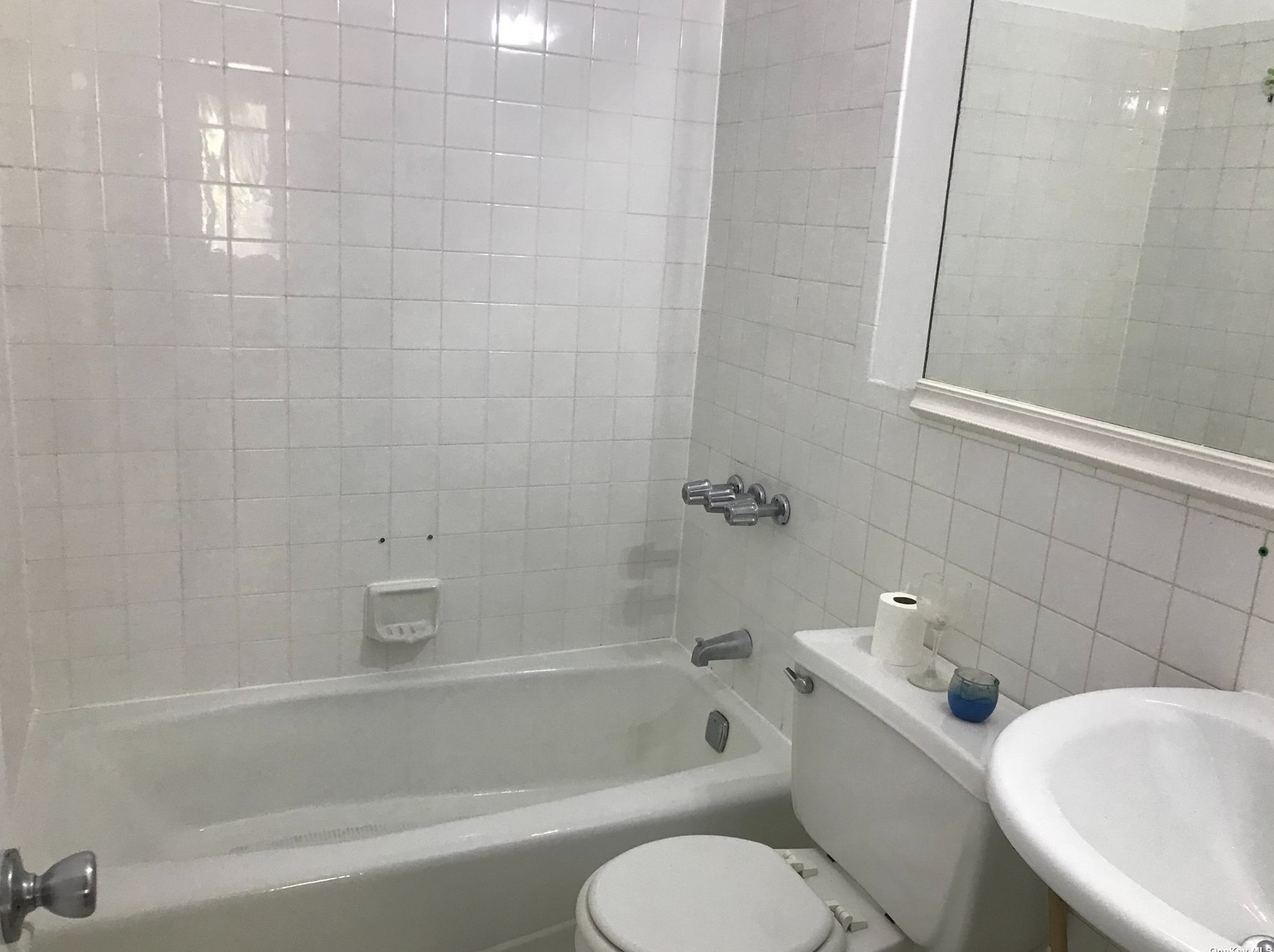 140-40 34th Ave, Flushing NY 11354-2212 exterior