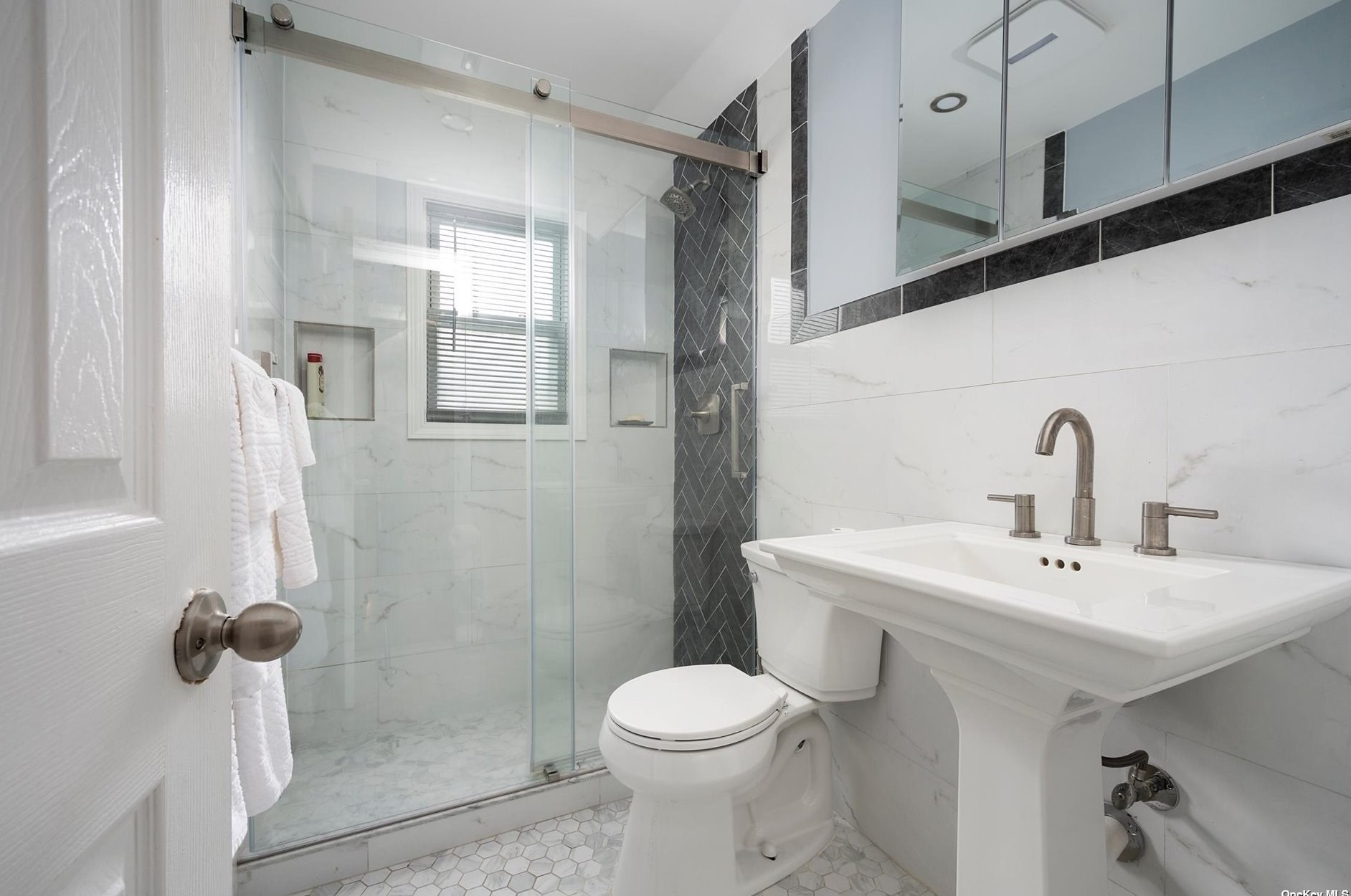 8 Noon Pl, Freeport NY  11520-5347 exterior