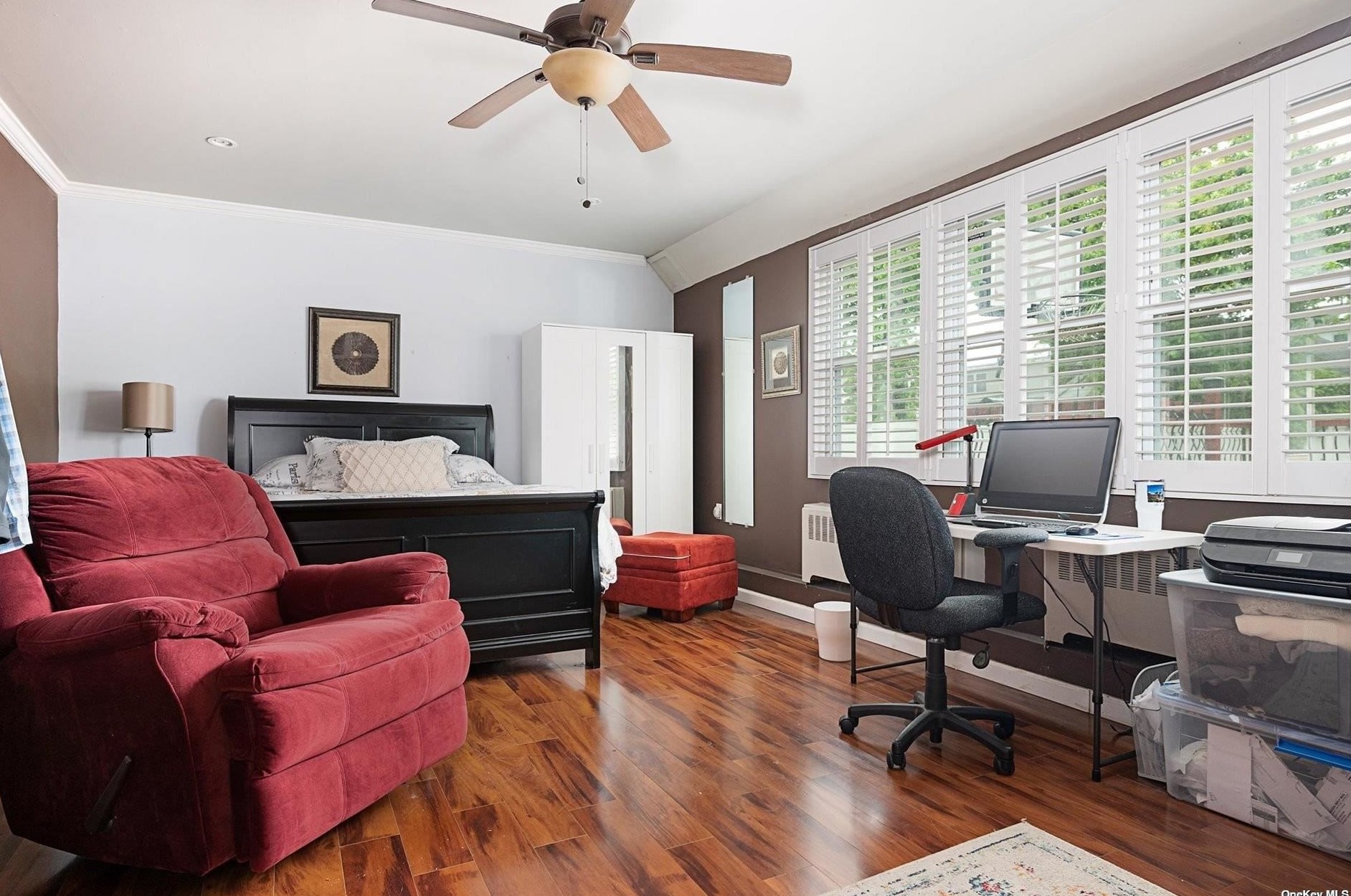 8 Noon Pl, Freeport NY  11520-5347 exterior