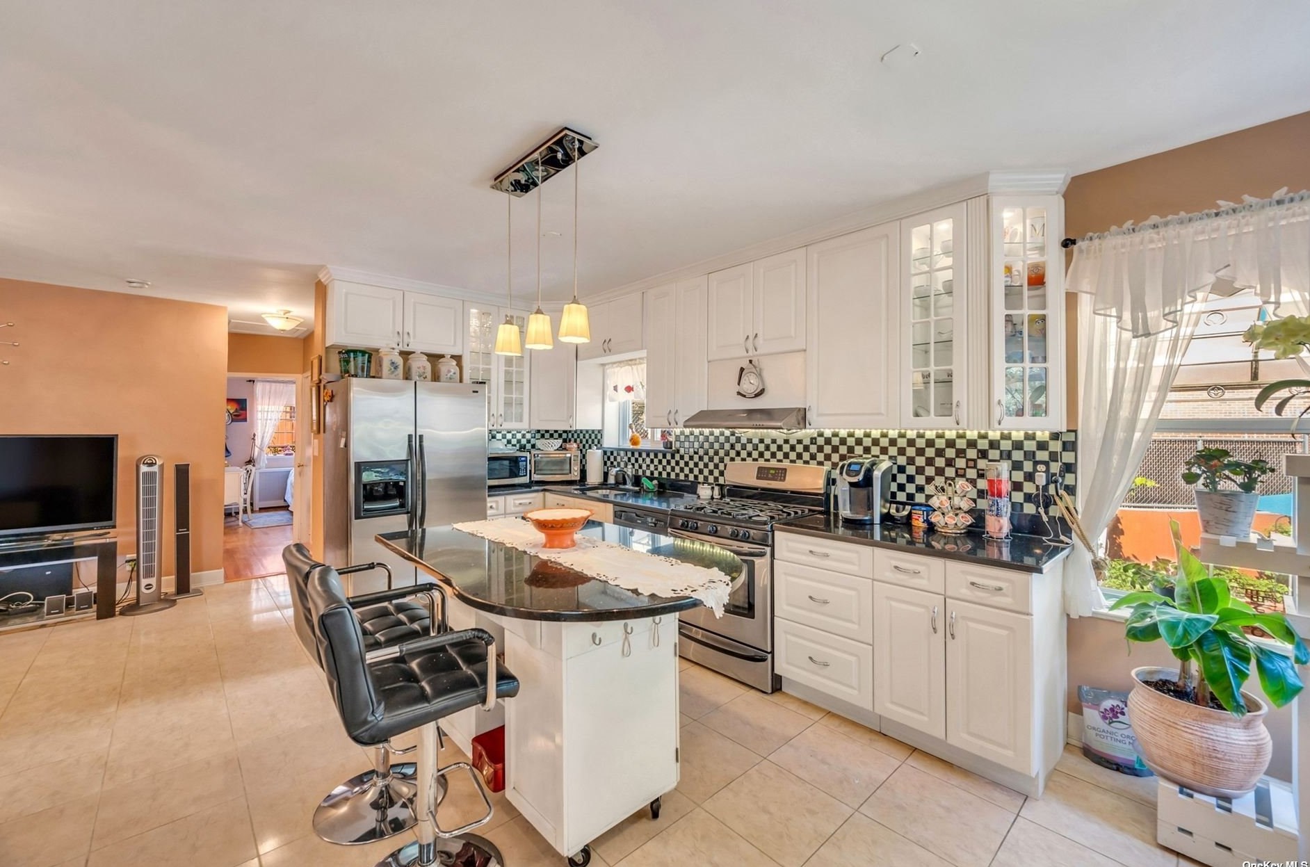 8021 57th Ave, Flushing NY  11373-4705 exterior