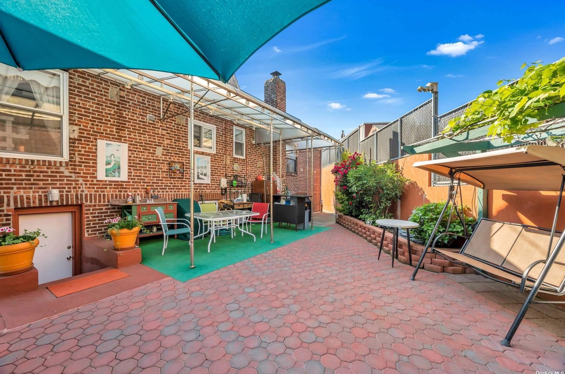 8021 57th Ave, Flushing NY  11373-4705 exterior