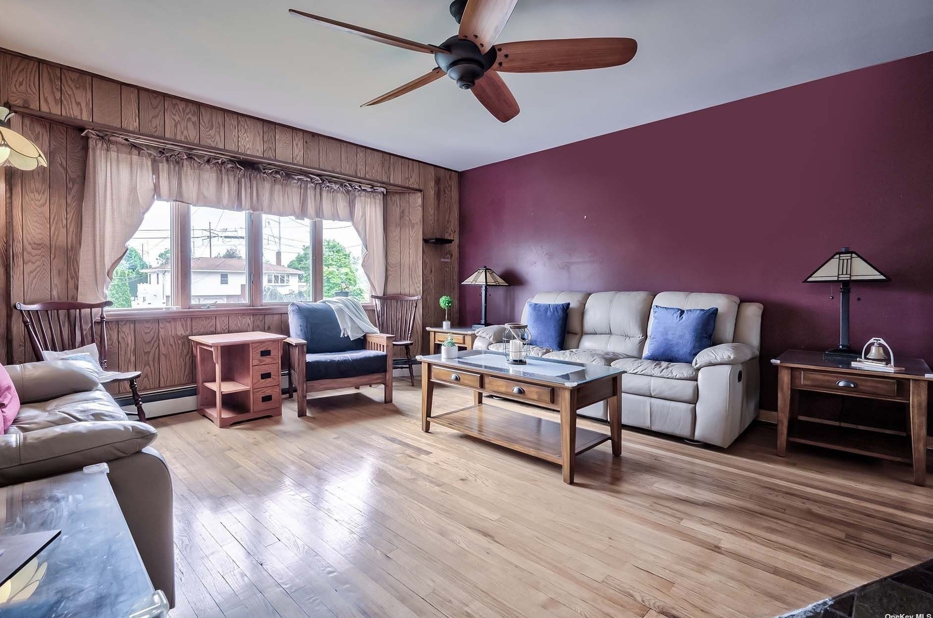 19 Clinton Ln, Hicksville NY  11801-1726 exterior